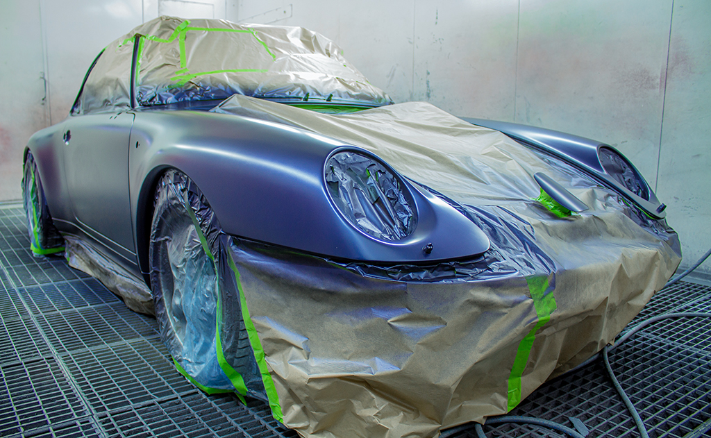 Neu lackierter blauer Porsche